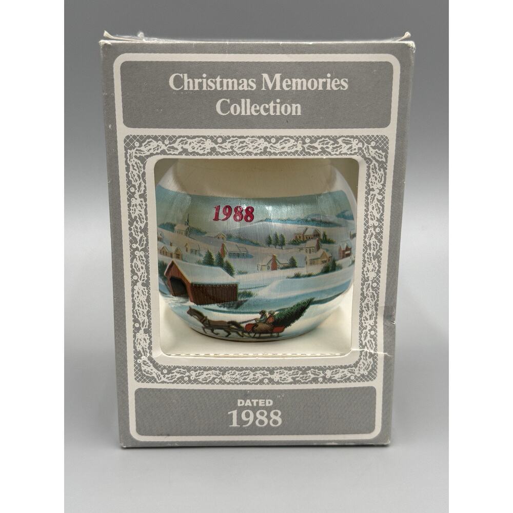 Vintage 1988 Christmas Memories Collection‎ Christmas Ornament READ DETAILS